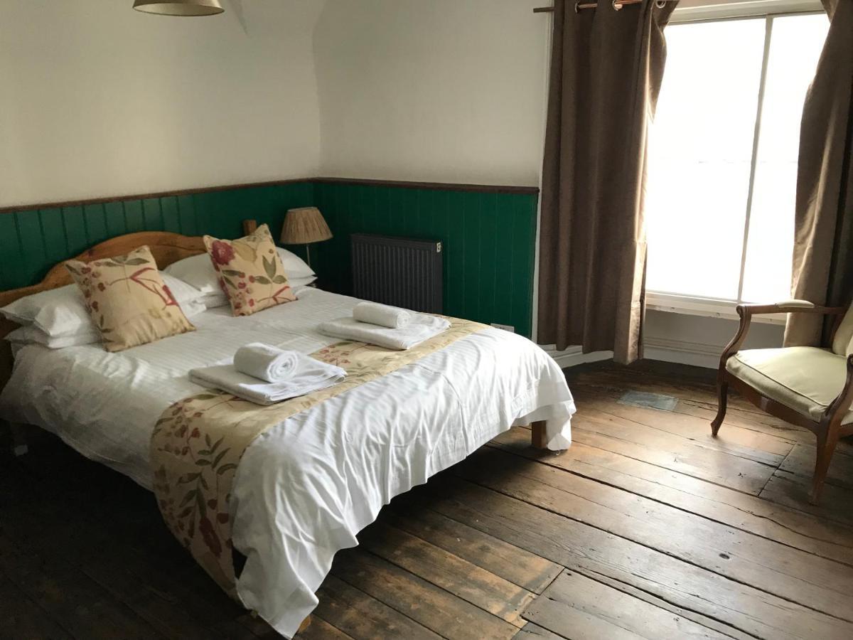The White Bear Bed & Breakfast Devizes Eksteriør bilde